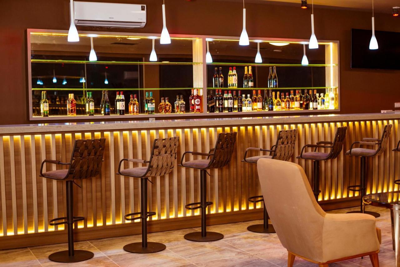 Hotel Les Vallons Abidjan Exterior photo