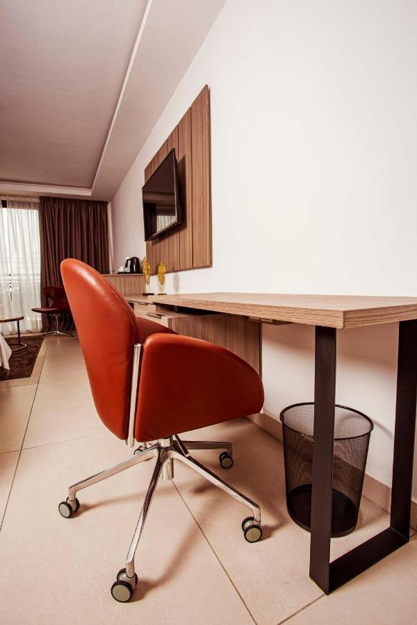Hotel Les Vallons Abidjan Exterior photo